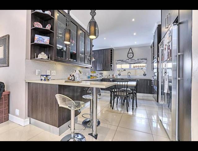3 BEDROOM PROPERTY TO RENT IN OAKLANDS